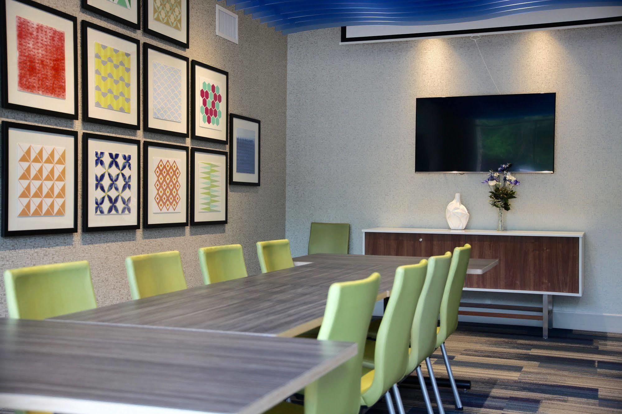 Holiday Inn Express & Suites Oswego By Ihg Esterno foto